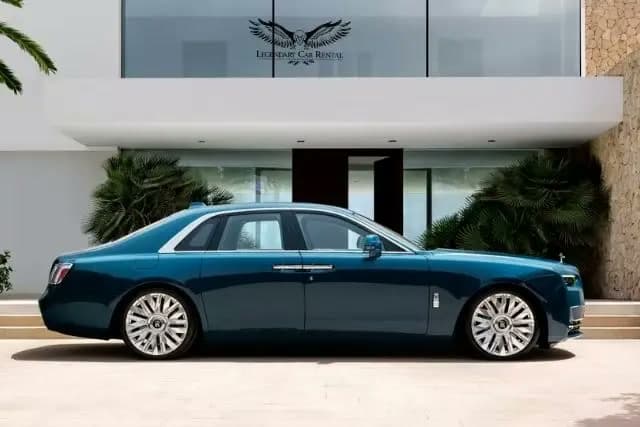 Rolls-Royce Ghost vs Phantom in Dubai (2026): Which to Rent and Why