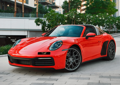 Rent Porsche 911 Targa 4 in Dubai