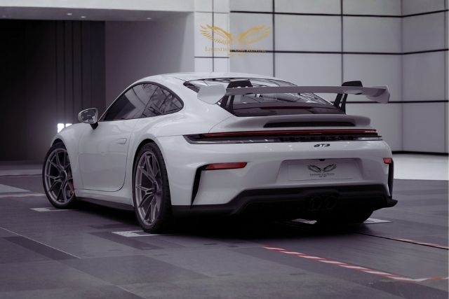 Rent Porsche 911 GT3 in Dubai
